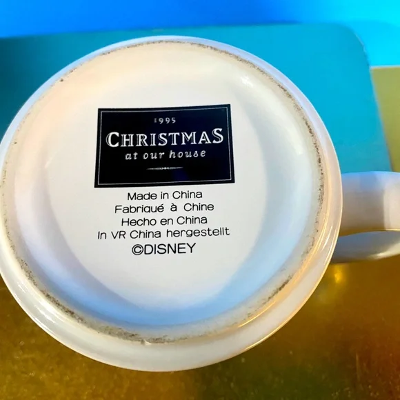 DISNEY STORE VTG 1995 CHRISTMAS WINNIE THE POOH COLLECTIBLE CERAMIC MUG - Picture 12 of 13